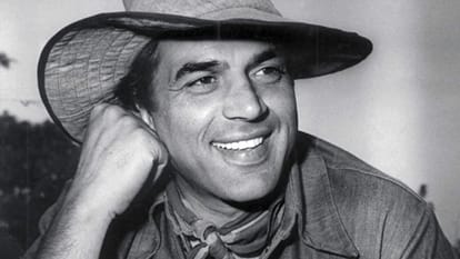 underworld threat to Dharmendra and he told that he had truck loads in Punjab to fight with him
