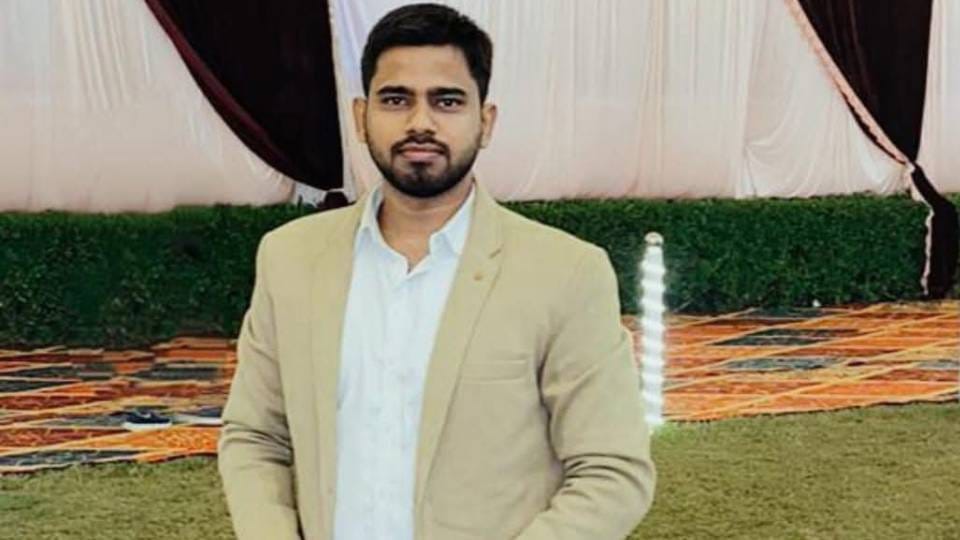 clerk died after being hit by truck in Barabanki who posted in gonda tehsil court