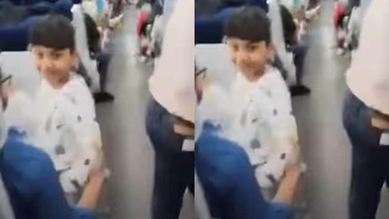 Chhath song suddenly played in Delhi to Patna Vande Bharat train eyes of passengers moist Video goes Viral
