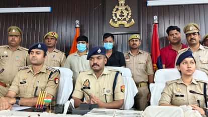 आरोपियों की जानकारी देती पुलिस।