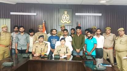 आरोपियों की जानकारी देती पुलिस।
