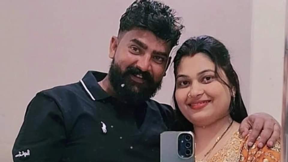 Wife leaves husband and two children after falling in love on Instagram Lawyer commits suicide in Bareilly