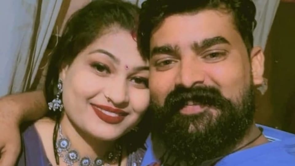 Wife leaves husband and two children after falling in love on Instagram Lawyer commits suicide in Bareilly
