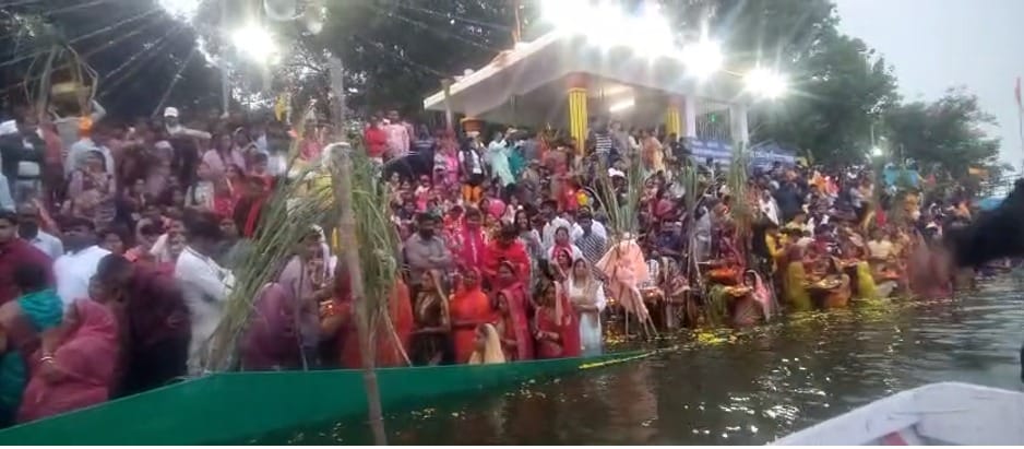 Bhopal News: Celebrations of Chhath Mahaparva in the capital Bhopal, four days of worship concluded with offer