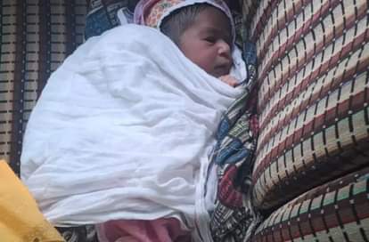 बस के अंदर लावारिस हालत में एक नवजात