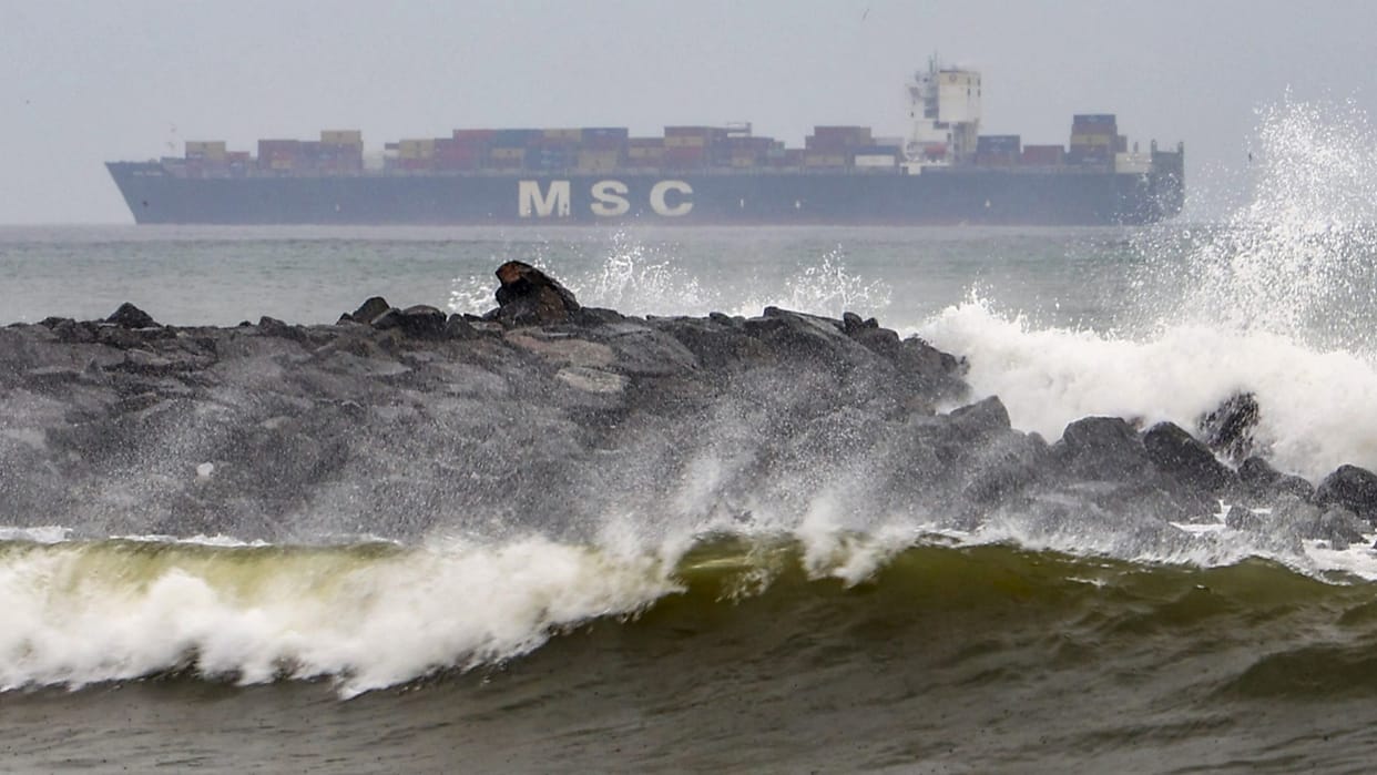 Cyclone Montha wreaks havoc in Andhra, Odisha, Bengal; 2 dead, crops destroyed, heavy rain alert