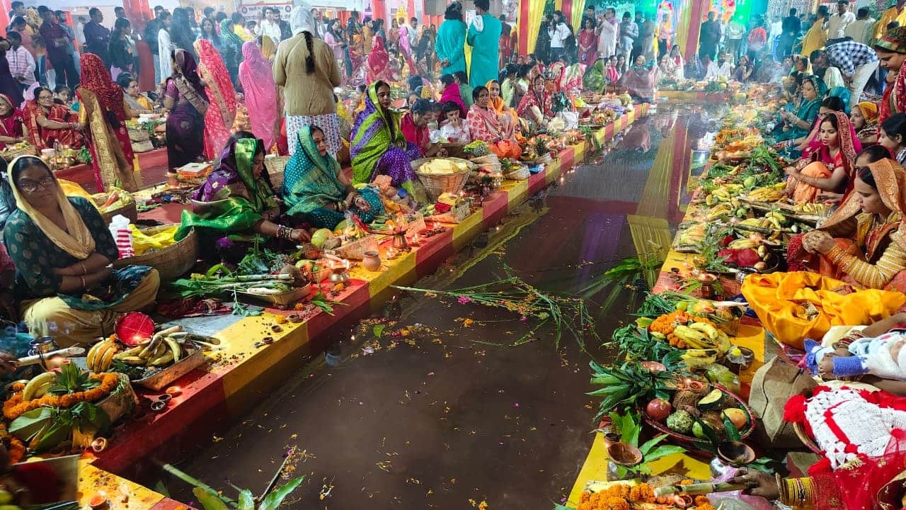 Chhath puja 2025 Women Devotees to Offer Arghya to Rising Sun at Chhath Ghats in Bareilly