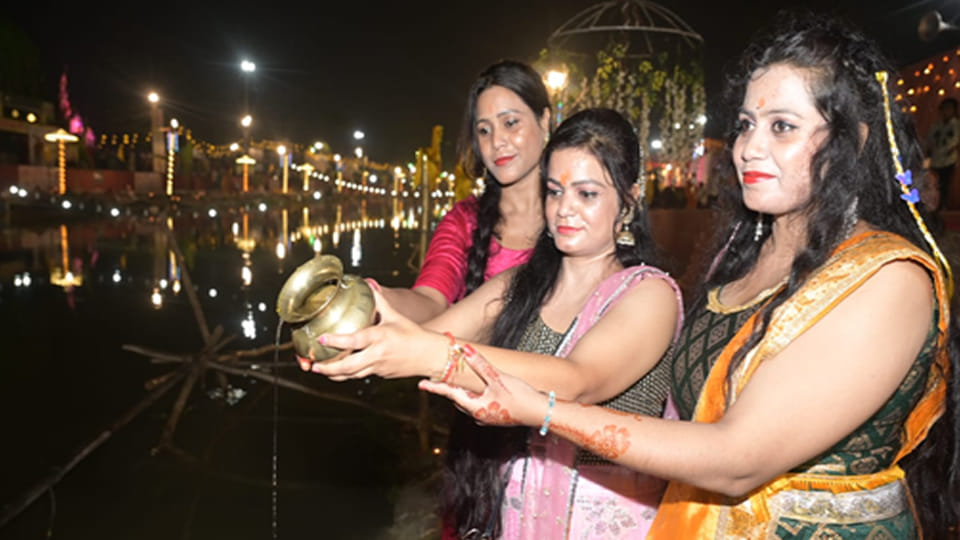 Kanpur:  fast was broken by offering prayers to the rising Sun