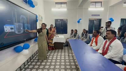 Deputy CM becomes student with children Vijay Sharma inaugurated smart classroom facilities in 17 schools