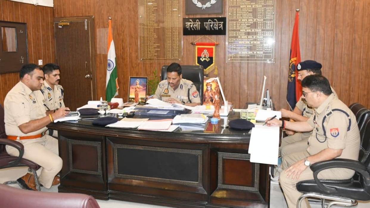 DIG instructions officers to crack down on drug smugglers in bareilly range