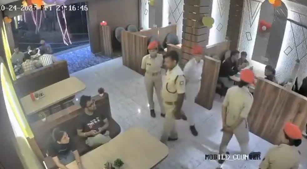 Bihar News: Brother and sister harassed while sitting in a restaurant police station in-charge suspended