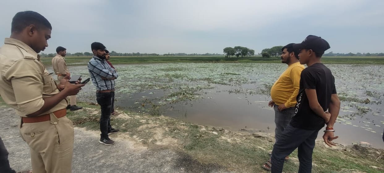 Gonda: A child slipping while trying to pluck fruits from a pond drowned
