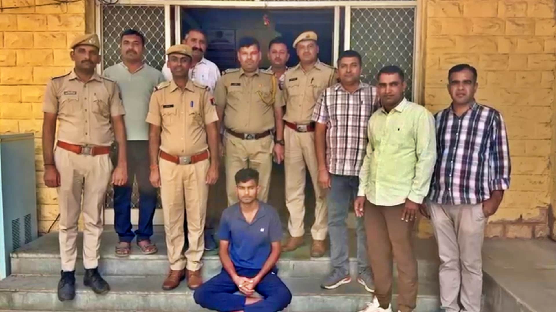 पुलिस की गिरफ्त में आरोपी