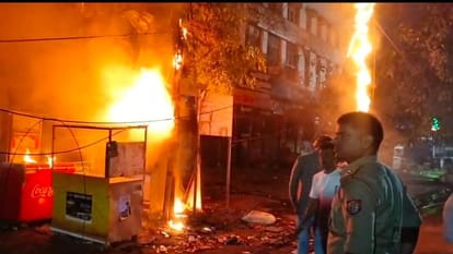 Kanpur fire broke out in kiosk near Heer Palace Talkies police brought it under control before fire brigade