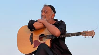 Lucky Ali Gets Emotional During Live Concert Said Jaha Bhi Marr Jau Wahi Gaad Do Mujhe