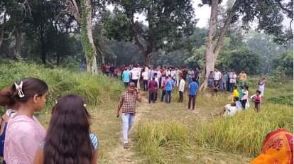 मौके पर जुटी भीड़