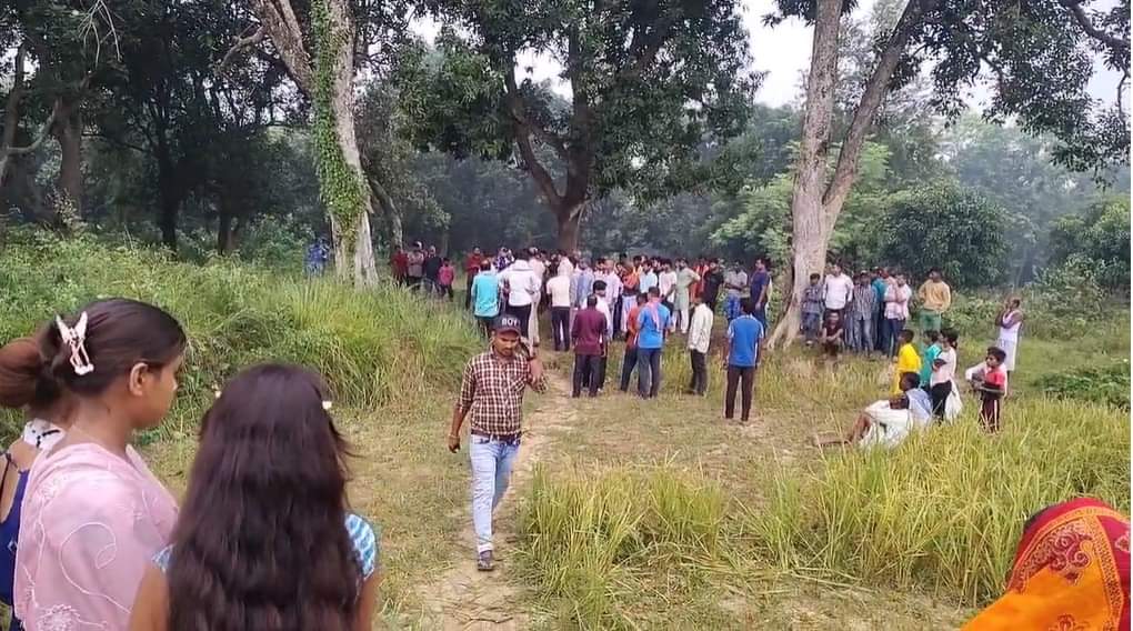 मौके पर जुटी भीड़