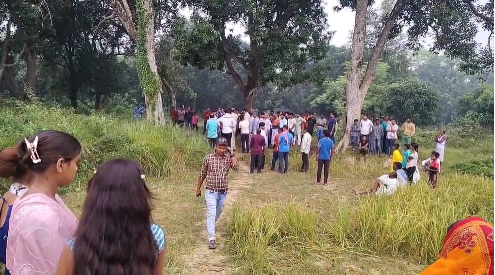 मौके पर जुटी भीड़