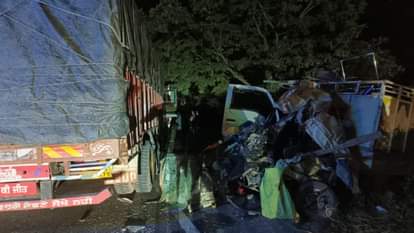 मौके पर क्षतिग्रस्त वाहन