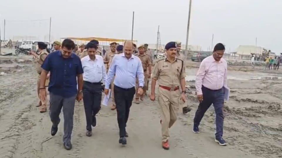 Ganga Snaan: Senior Officials Inspect Preparations for Makhdumpur Fair in Hastinapur