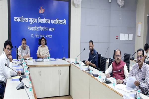 मुख्य निर्वाचन पदाधिकारी ने की बैठक