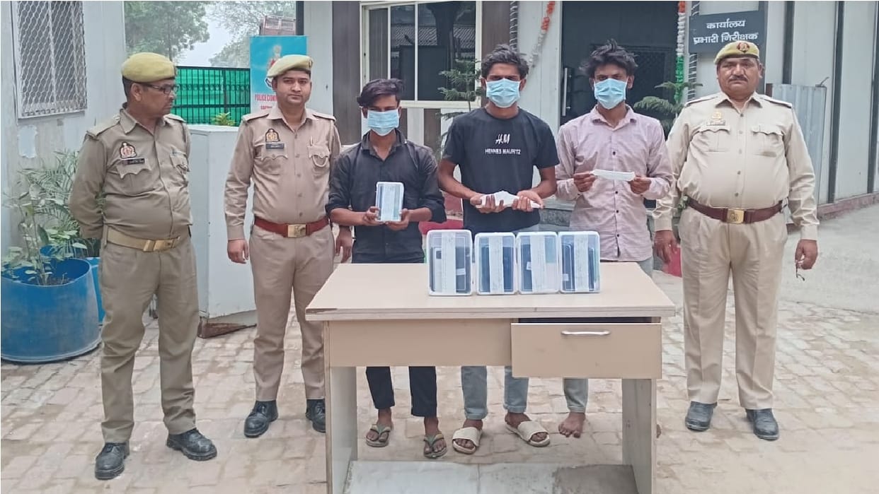 Three arrested for snatching mobile phones from passersby in greater noida