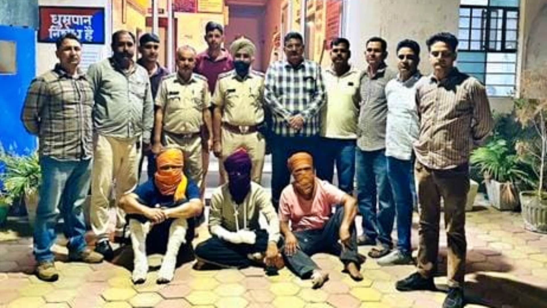 पुलिस की गिरफ्त में आरोपी