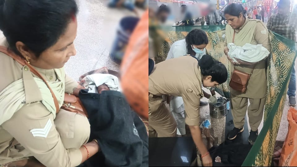 Female police personnel helped a pregnant woman deliver her baby at Agra Cantt railway station