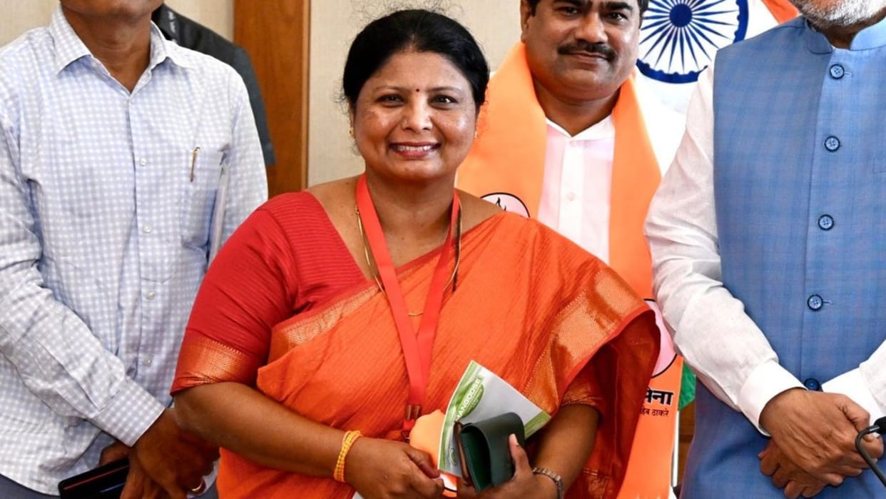 Shiv Sena UBT Sushma intimidated will continue speak against Nimbalkar after Rs 50 crore defamation notice