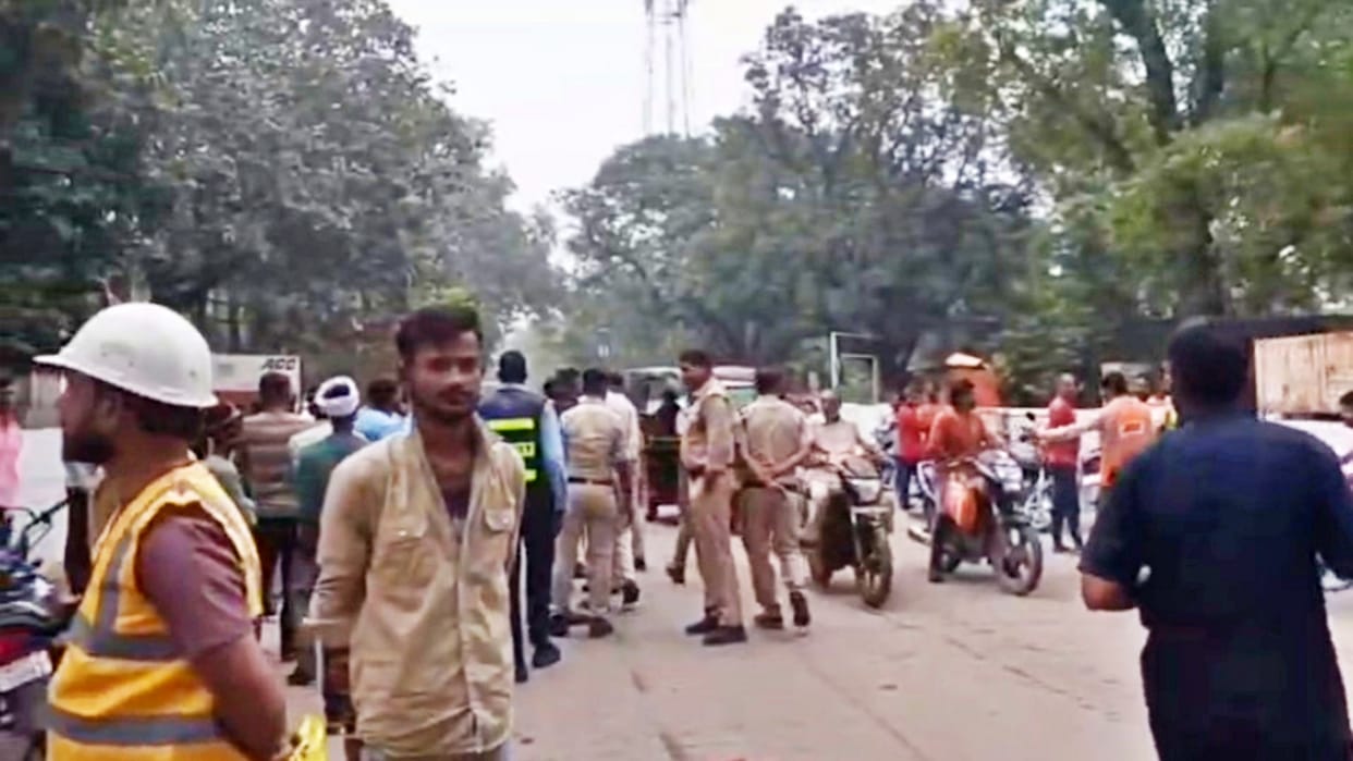 twist in Katni shooting incident: Police raids to find accused, father of 1 commits suicide; Tension in area