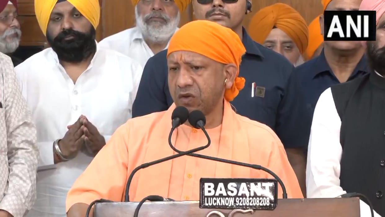 CM Yogi said- the contribution of Sikh Gurus in the Sanatan tradition is unforgettable.