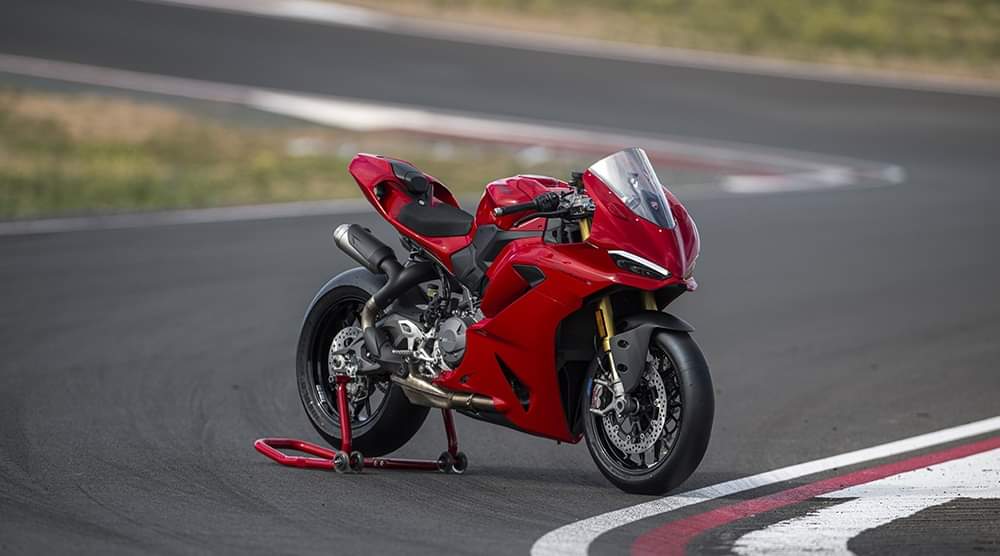 2025 Ducati Panigale V2