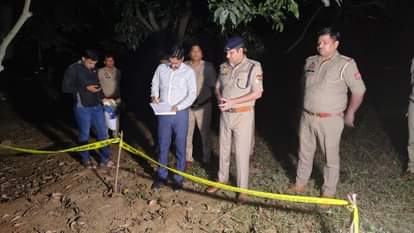 पुलिस अफसरों ने मुठभेड़ स्थल का लिया जायजा