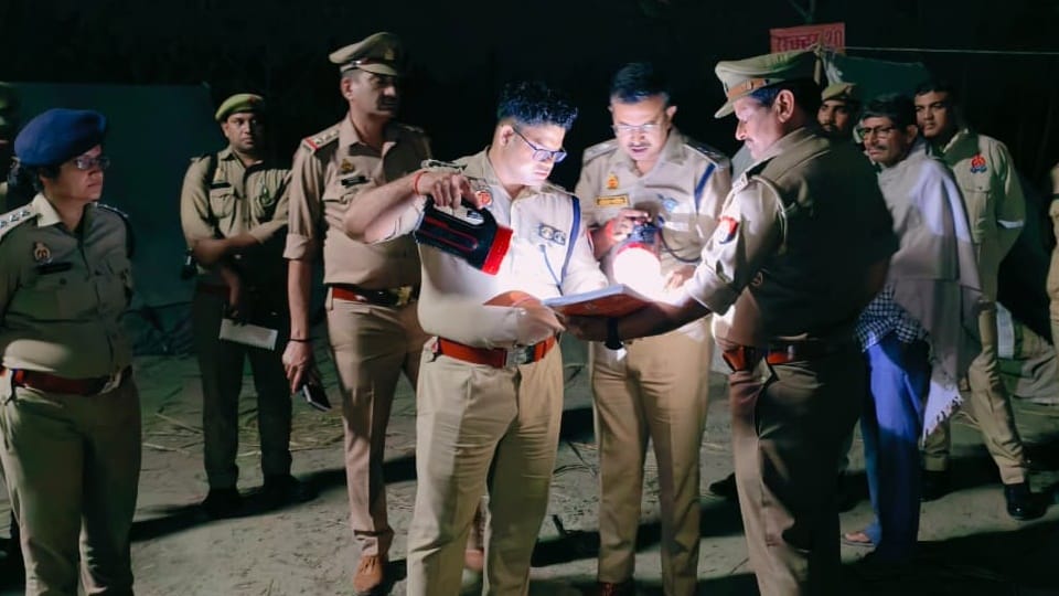 Amroha: 12 policemen, including four inspectors, were suspended for missing from Tigri fair duty