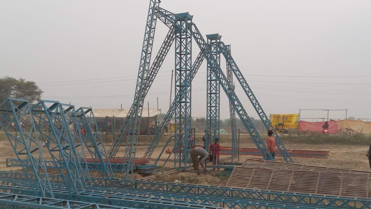 चौबारा मेले में लग रहे झूले