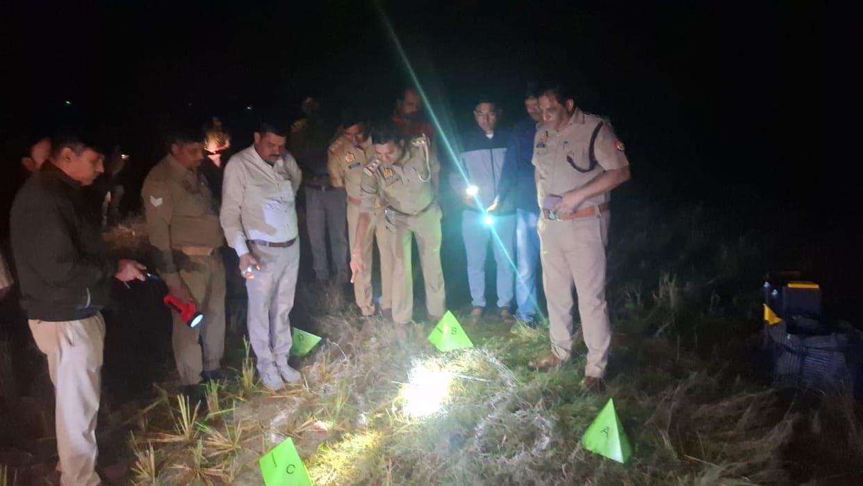 Cow Smugglers Clash With Police in UP four Arrested two Shot During Encounter