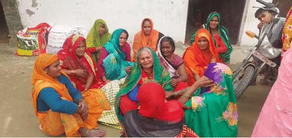 घटना के बाद विलाप करते परिजन।