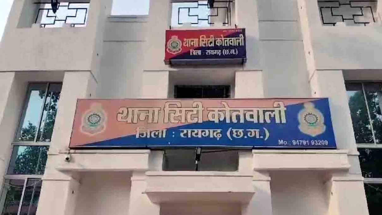 Thieves stole Rs 1.5 lakh in cash and jewelry worth Rs 50 000 from a vacant house in Raigarh