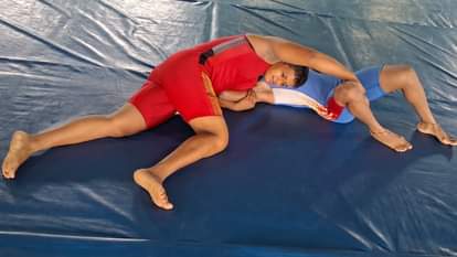 काशी हिंदू विश्वविद्यालय के शिवाजी हॉल में अभ्यास करती पायल यादव।