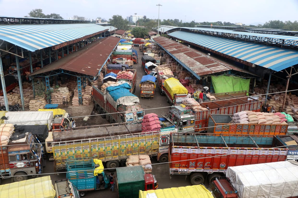 Indore News: Indore market runs out of onion storage space, with over 70 trucks arriving daily.