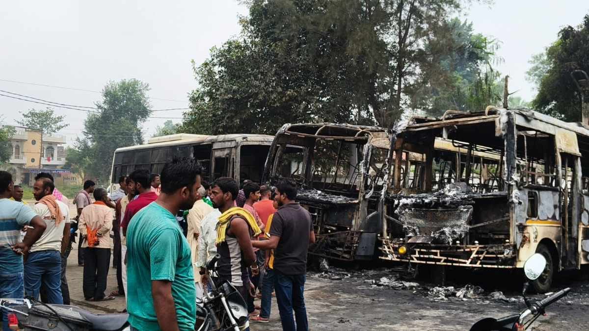 Sensational incident in Aurangabad: Three buses parked at a petrol pump were set on fire overnight