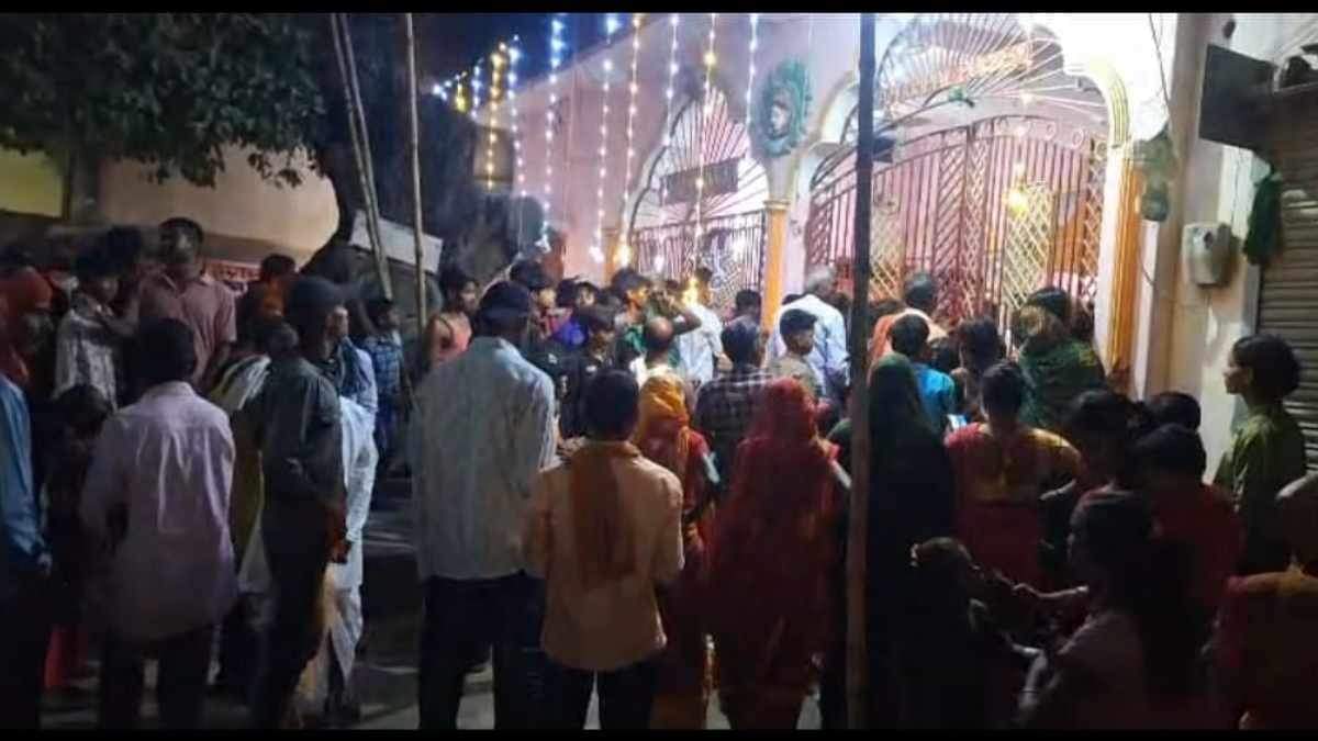 मौके पर मौजूद लोग