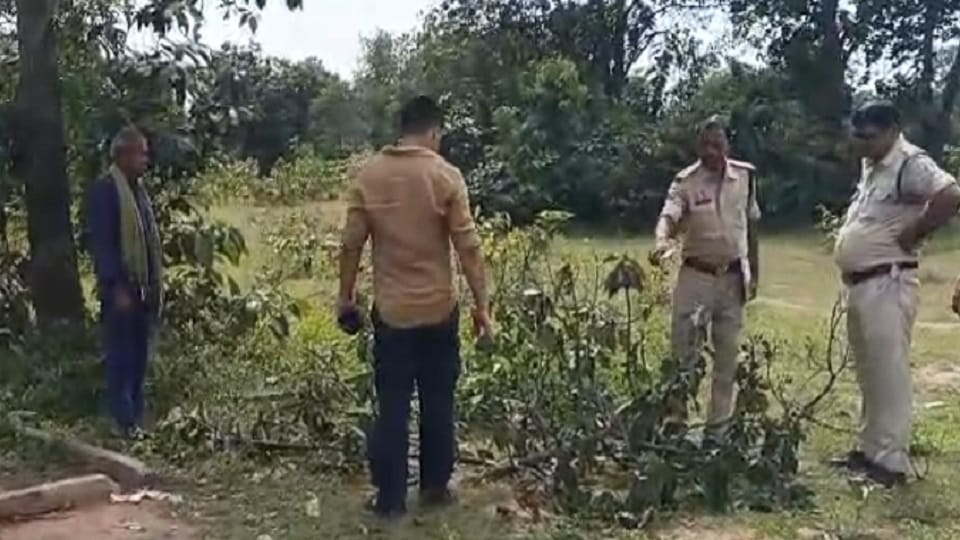 मौके पर पहुंची पुलिस जांच में जुटी