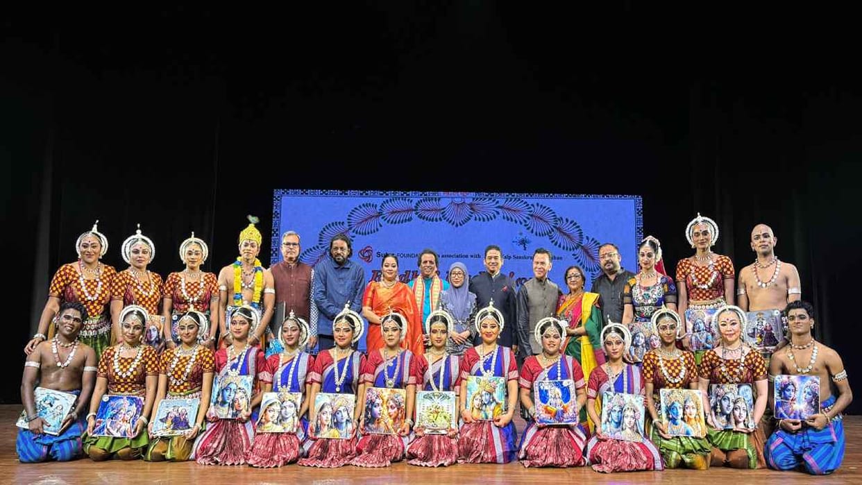 Dr. Atasi Misra Odissi Performance Enthralls Audience with Radha-Krishna Divine Love