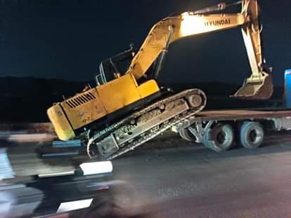 पोकलेन जब्त