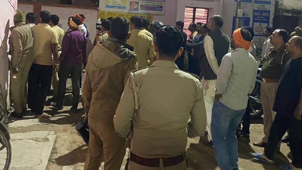 पुलिस जांच करने पहुंची