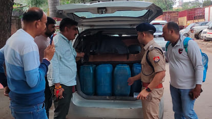 Kanpur: ACP raids oil tanker in Panki, arrests five with 345 liters of stolen oil