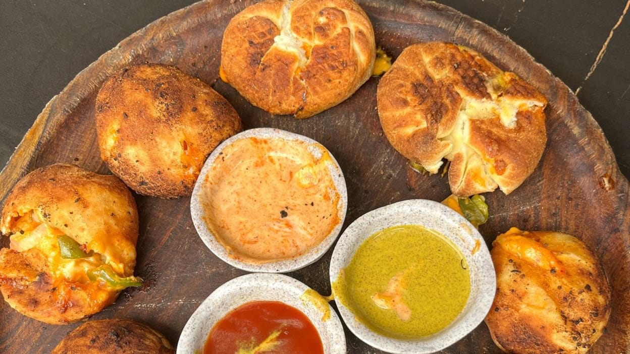 Pizza Bomb Recipe:पिज्जा तो खा लिया पर क्या कभी पिज्जा बम ट्राई किया क्या?  ऐसे घर पर करें तैयार - Try Pizza Bomb Recipe At Home How To Make Pizza Bomb  Recipe