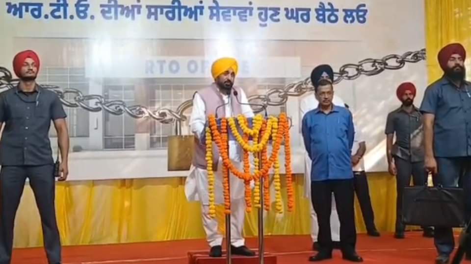 मीडिया को संबोधित करते सीएम भगवंत मान