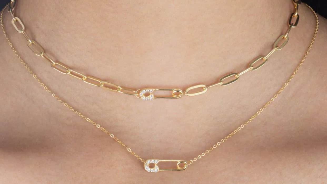 why young generation wear safety pin as necklace details behind safety pin accessory
